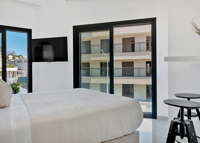 Апартаменты Phaedrus Living Alkminis Seaside Playa Пафос